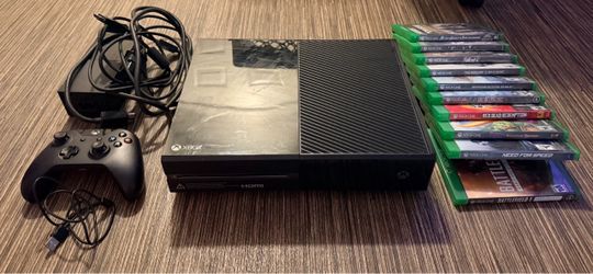 $125 OBO Xbox One 500GB, 1 Controller, 10 Games