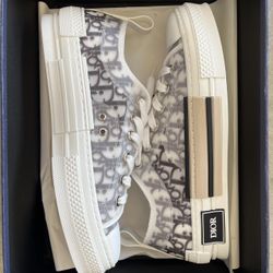 Dior B23