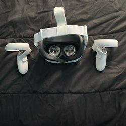 Oculus Quest 2 With Controllers And Case 