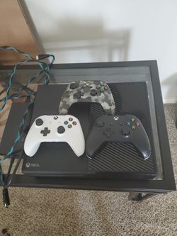 Xbox 1 With Controllers And Microphone