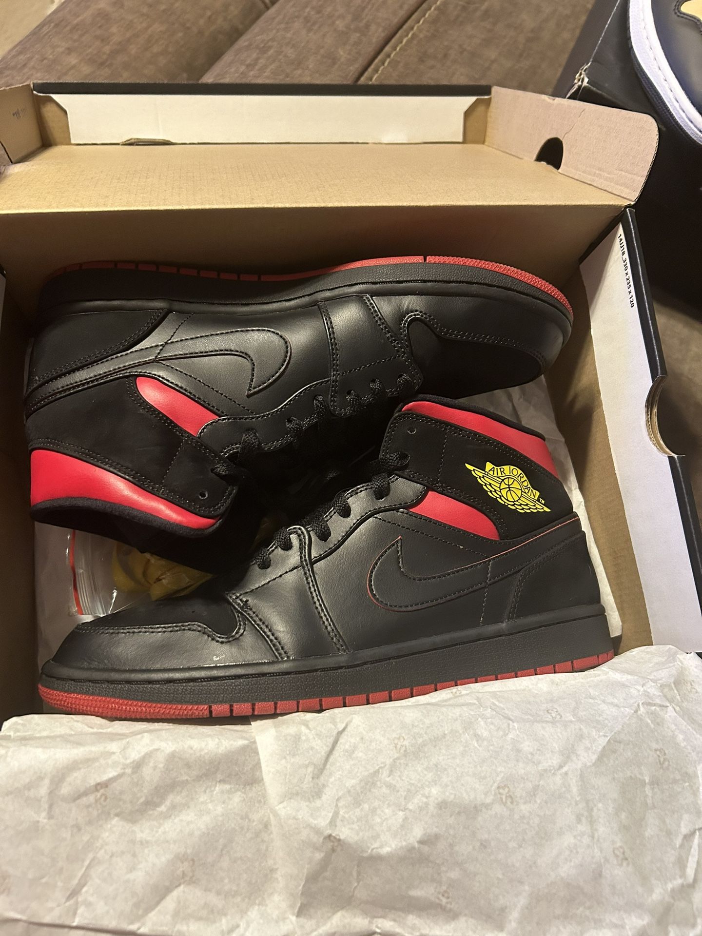 Air Jordan 1 Mid Last Shot Size 10