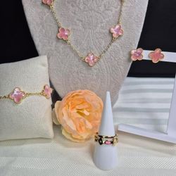 Beautiful Pink Clover Set 95$ Prices On Description