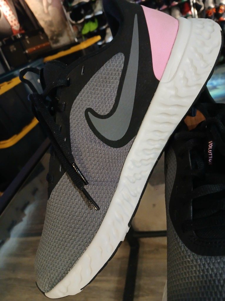 Nike Revolution 5 Women's SIZE 11W Running Shoes