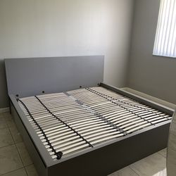 King Size Bed with 4 Storage Drawers 