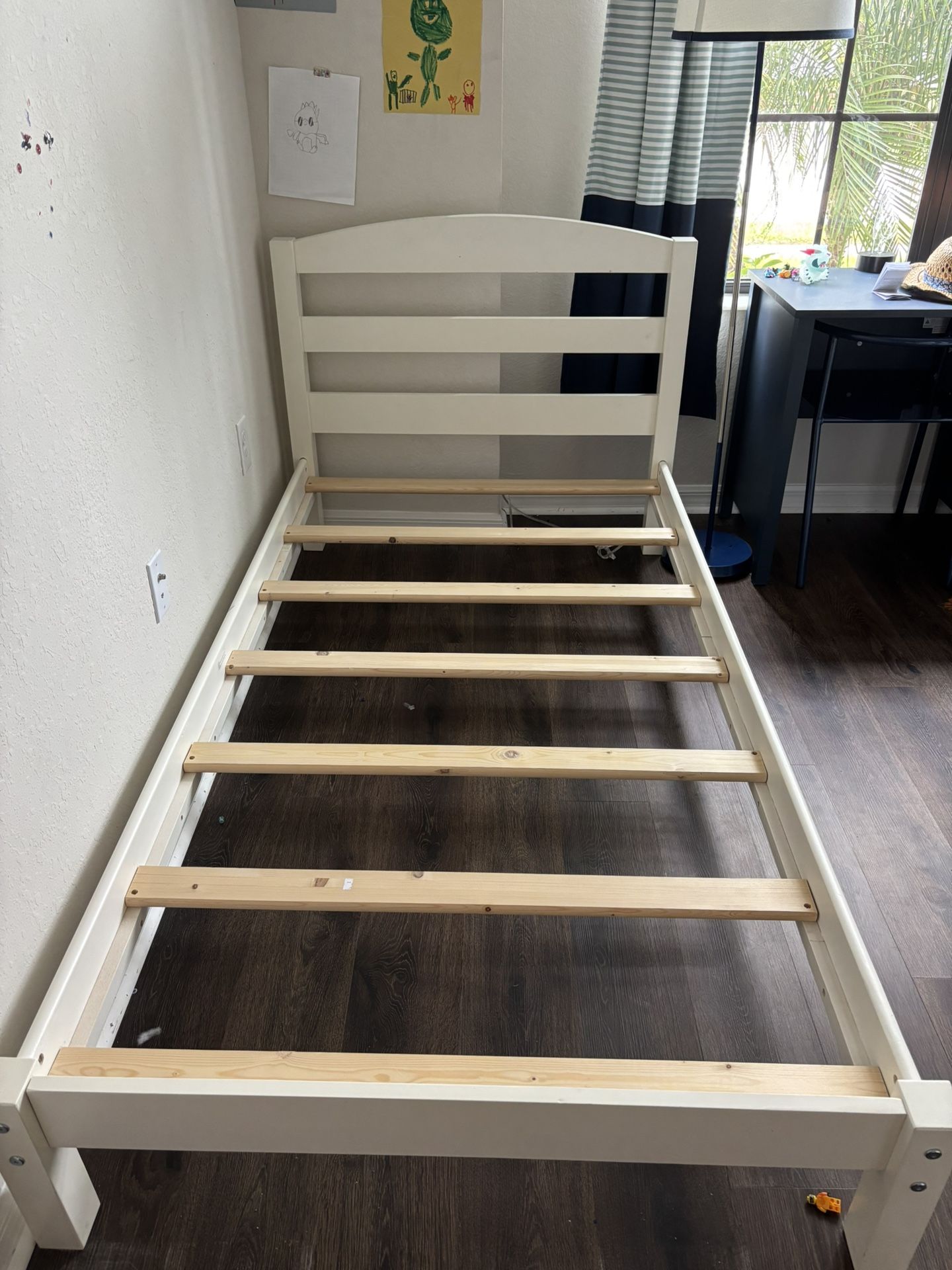 Kids Bed frame + Mattress 