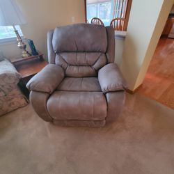 Ashley Power Recliner In Excellent Condition 