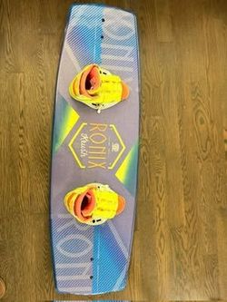 Ronix Krush 134 Wakeboard with Ronix Bindings – Women’s Setup