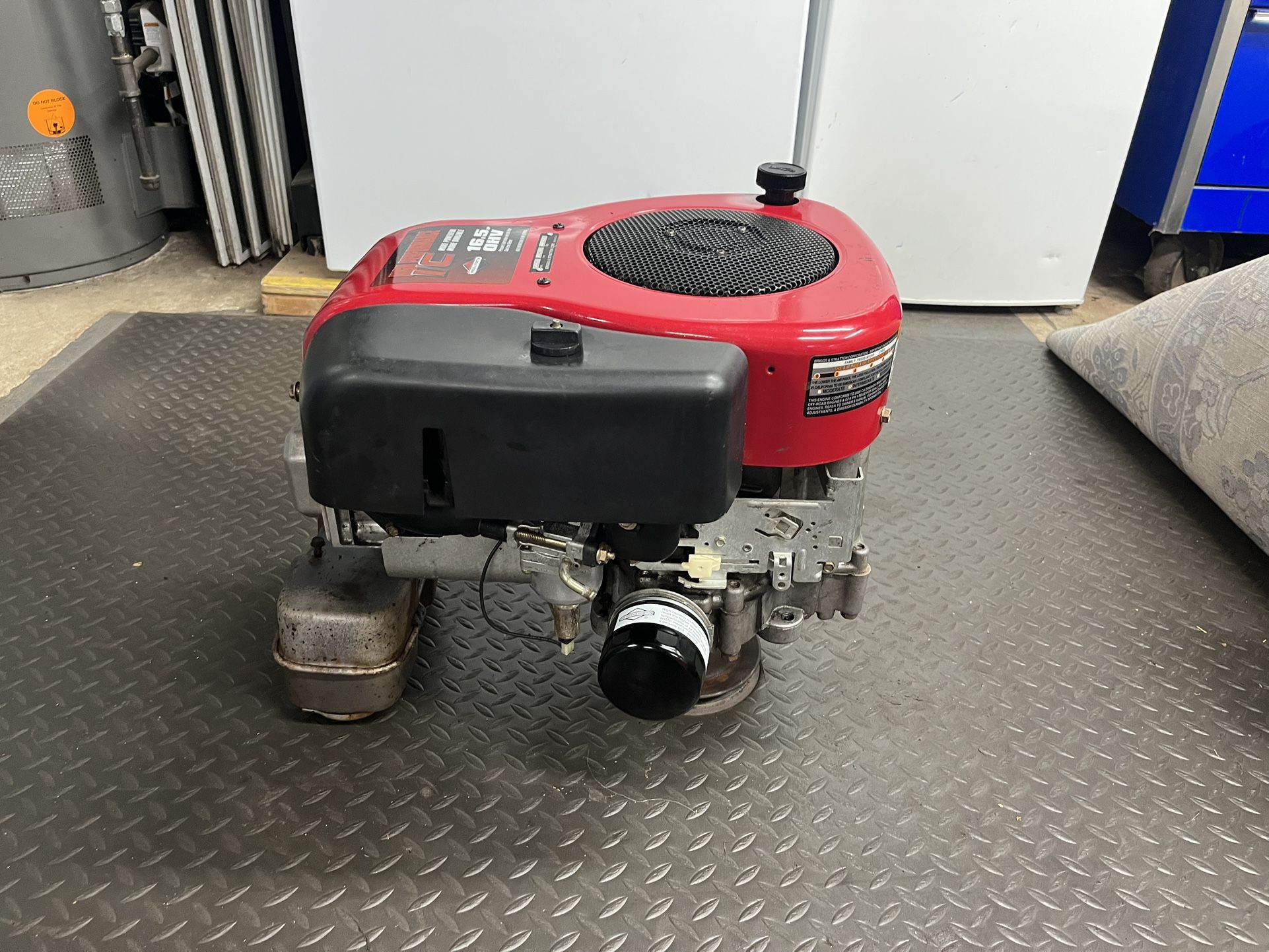 16.5 HP Briggs & Stratton Engine