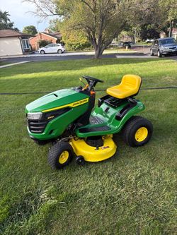 John Deere S100 Riding Lawn Mower – Excellent Condition!!
