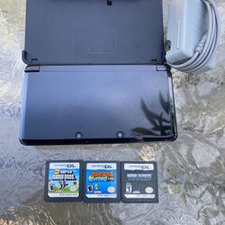 Nintendo 3 Ds + Games And Chager 