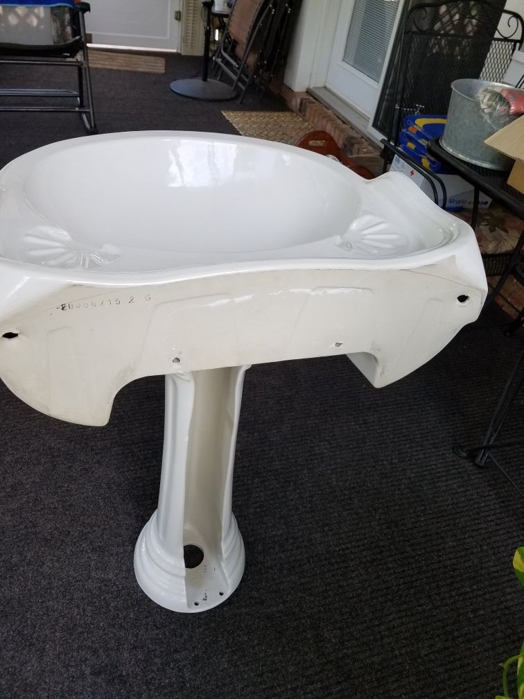 Pedestal Sink Cabinet For Storage for Sale in Carpentersvle, IL - OfferUp