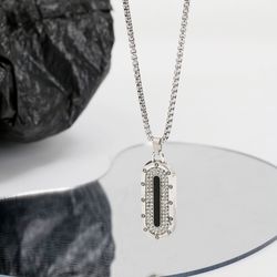 Long-style sweater necklace with diamond inlay featuring geometric design, trendy for both men and women. Luxury minimalist necklace with numerous dia