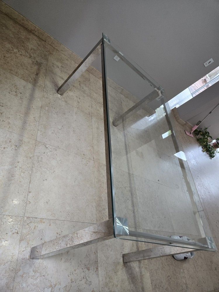 Elegant Glass Dinning Table