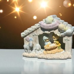 Precious Moments, I Believe In Jesus, Porcelain Nativity Scene Dated 1995 Vintage