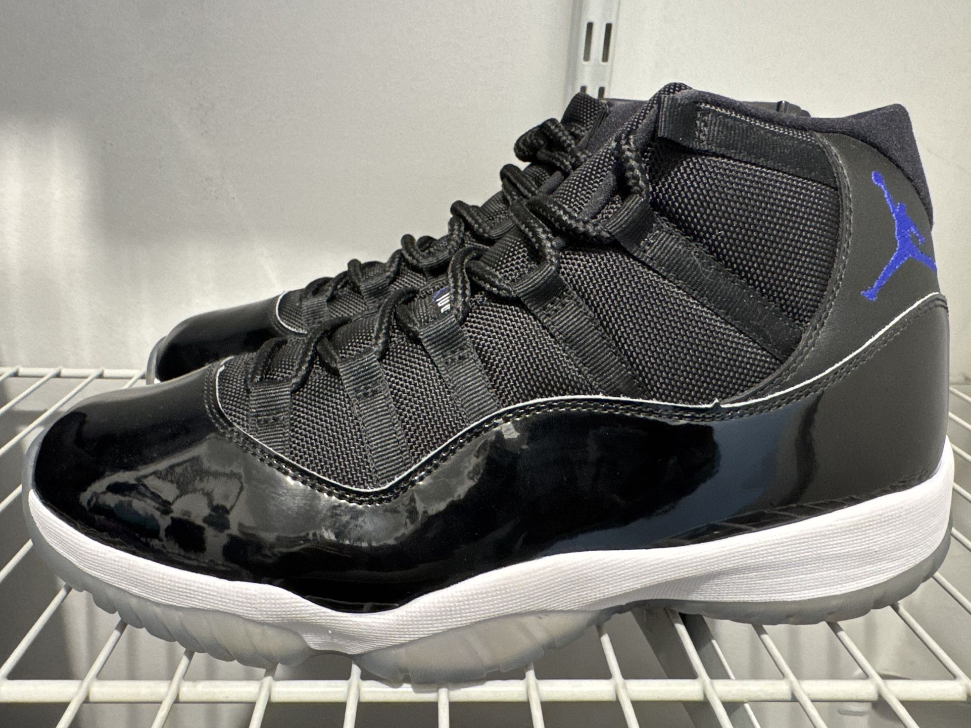 Jordan 11 "Space Jam"
