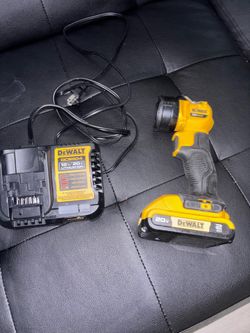 Klein Tools 93LCLS Cross-Line Laser Level with Plumb Spot
