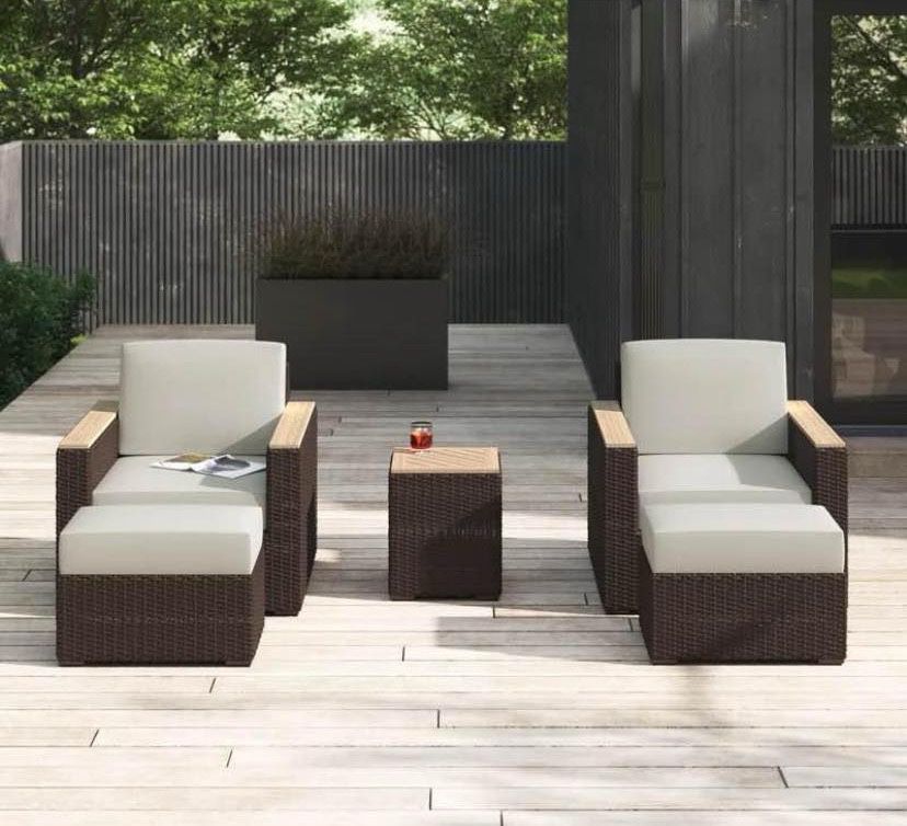*new in box* Mcclaskey 5 Piece Rattan Seating Group with Cushions
