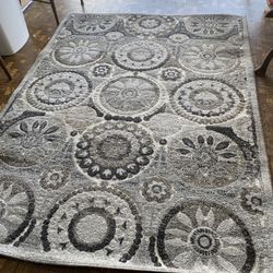 Beautiful Carpet Cotton Carpet. Only 6 Months Old. No Any Pets. No Smoking, Clean Carpet.