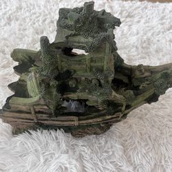 Ship aquarium decoration