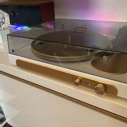 Modern Gold And White Turntable With Bluetooth
