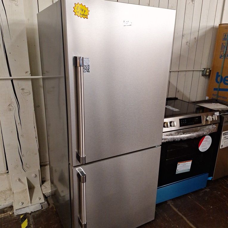 Beko 30" Counter Depth Refrigerator 