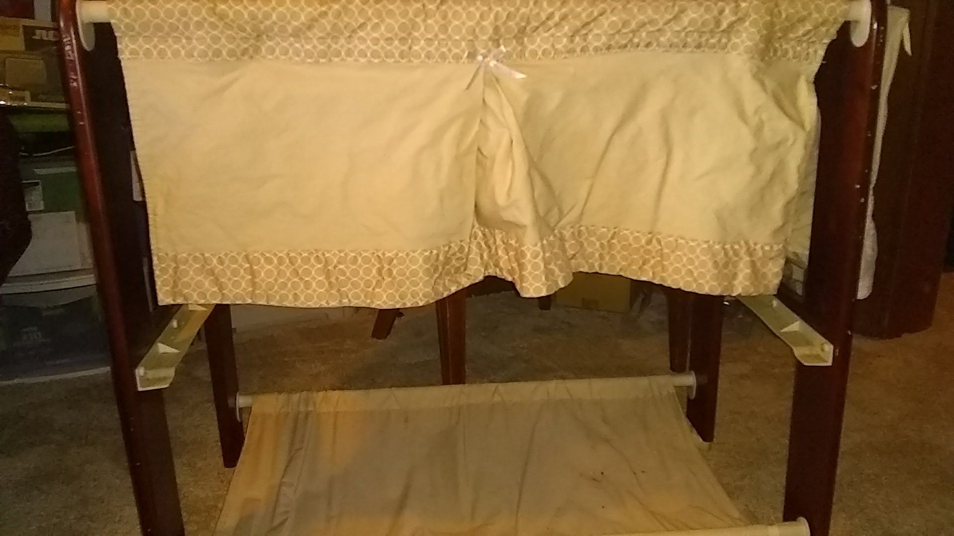 Wood bassinet with Moses basket