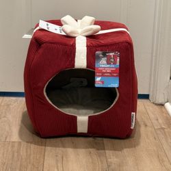 Pet house - NWT! 
