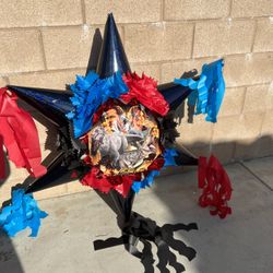 Jurassic World Regular Star Pinata 
