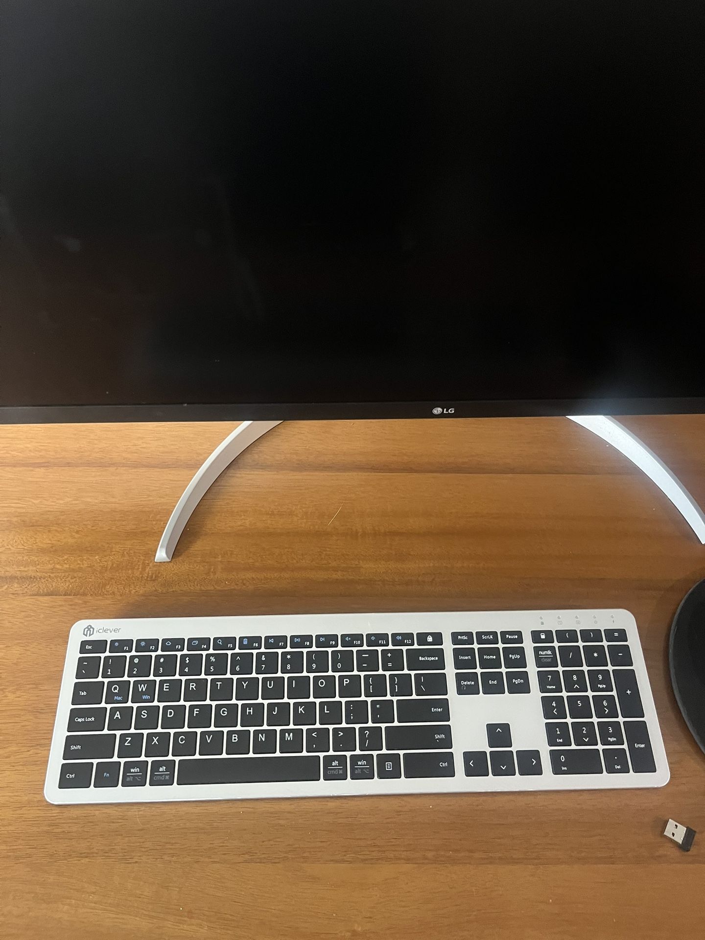 I Clever Keyboard With A Mouse, Mouse Pad .. Remote And Chargeable Model 