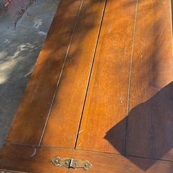 Coffee table w/ storage