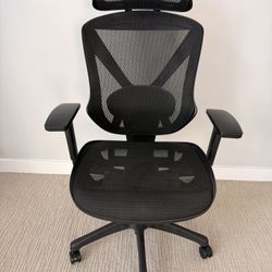 Staples Mesh Swivel Office/Desk Chair