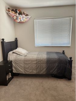Twin Wood Bed Frame – Good Condition