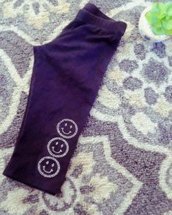 Size médium happy face lil girl Knee leggings