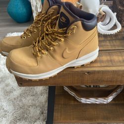 Nike Boots