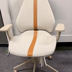 Modern Ergonomic Office Chair with Headrest – Cream Fabric