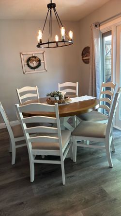 Round dining table set
