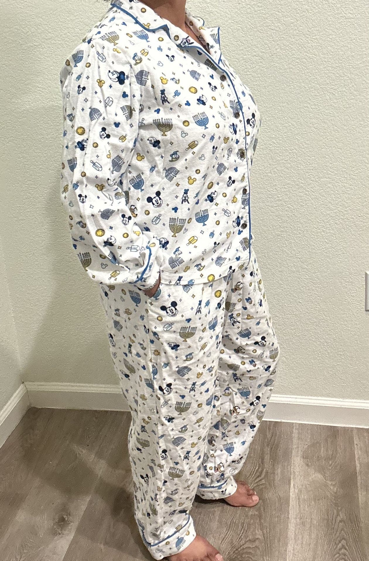 Disney Pajama Hanukkah Mickey & Friends Adult Sz
