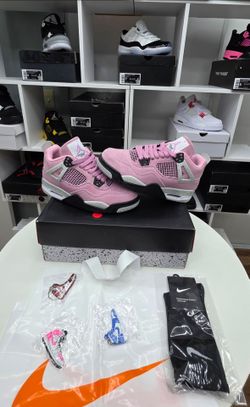 Jordan 4 retro orchid Women size 5.5    7