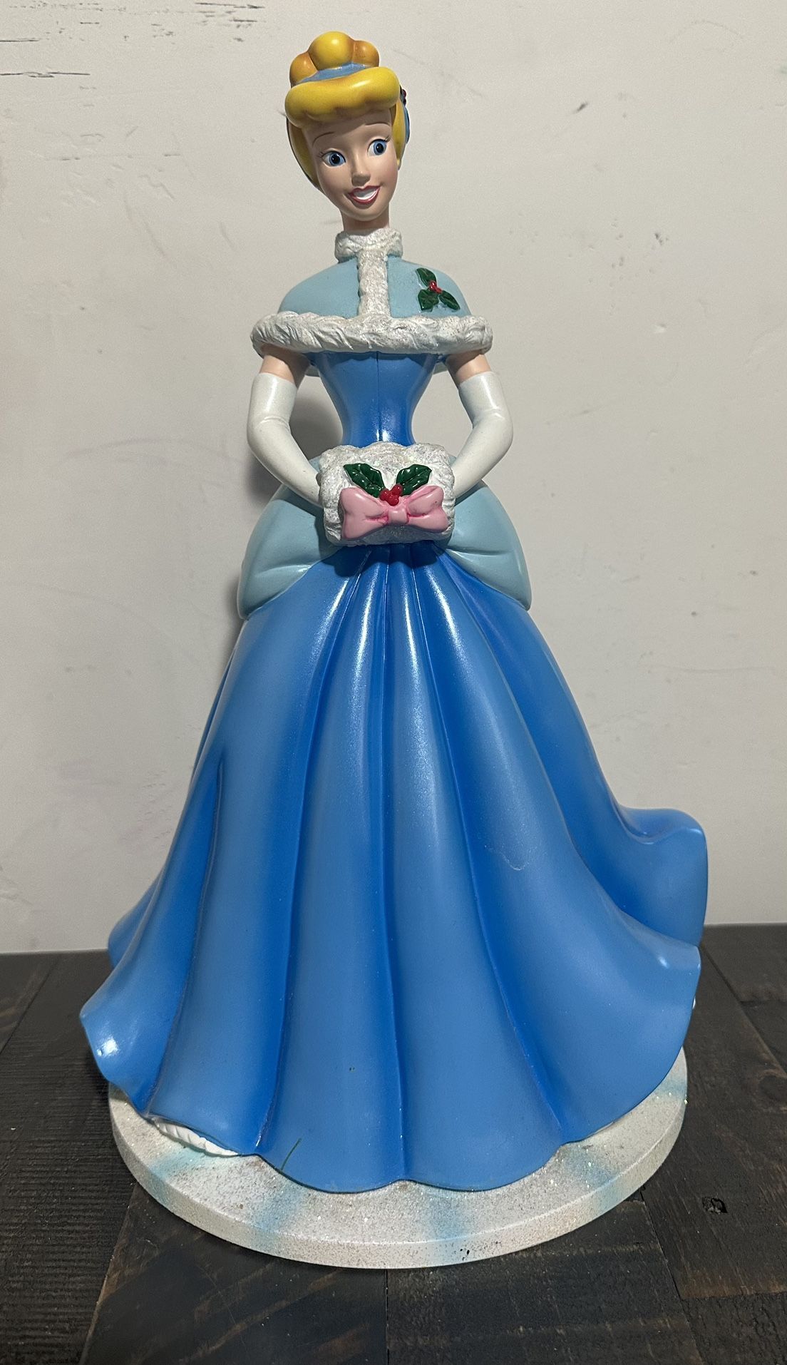 Disney Princess Cinderella Garden Statue 14.5 Inches Tall