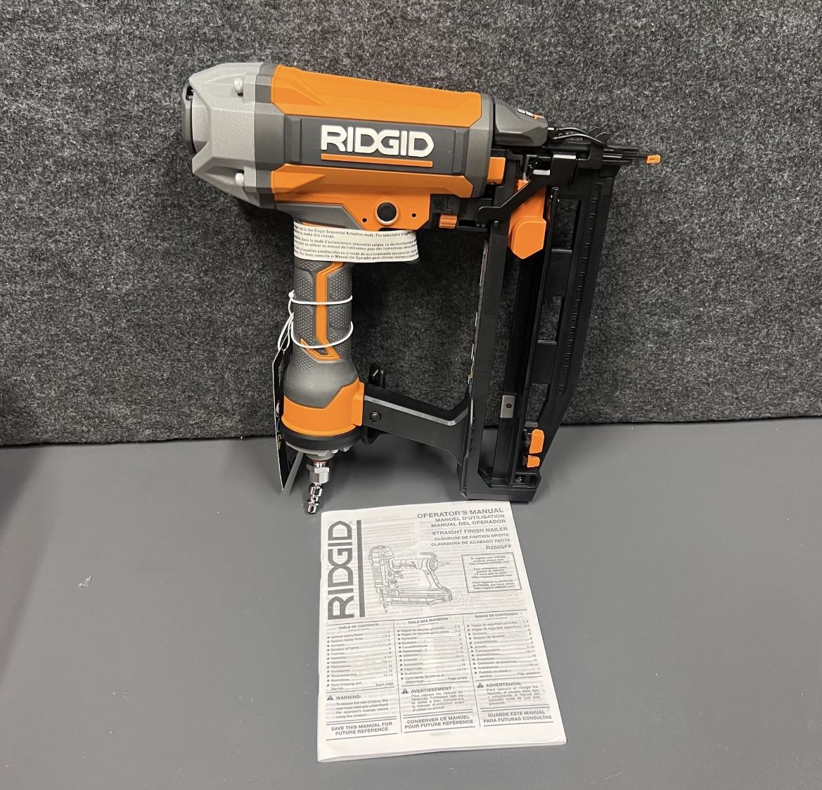 RIDGID (R250SFF) Pneumatic 16-Gauge 2-1/2 in. Straight Finish Nailer with CLEAN DRIVE Technology