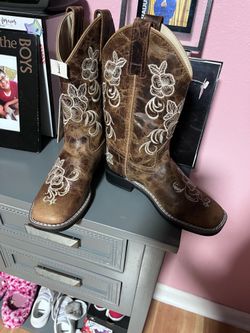 Girls boots
