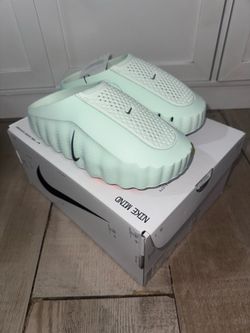 Nike mind 001 womens barely green size 8W