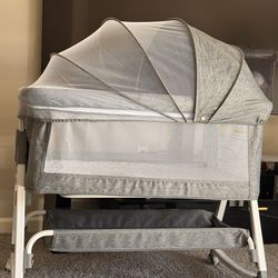 Almost New Baby Bassinet – Lightly Used, Smoke-Free, Comes with Extras!