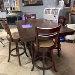 Table With 4 Stools 