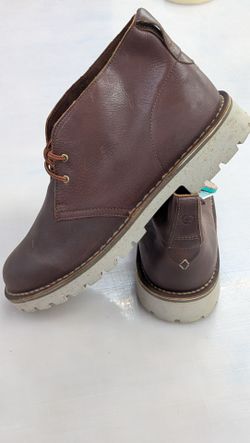 Carks men's size 10.     $60