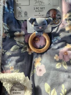Toby Blanket With Rattle Set.