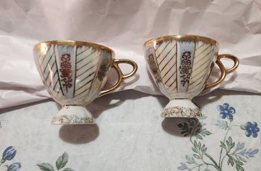 Vintage Porcelain Pedestal Tea Cups 