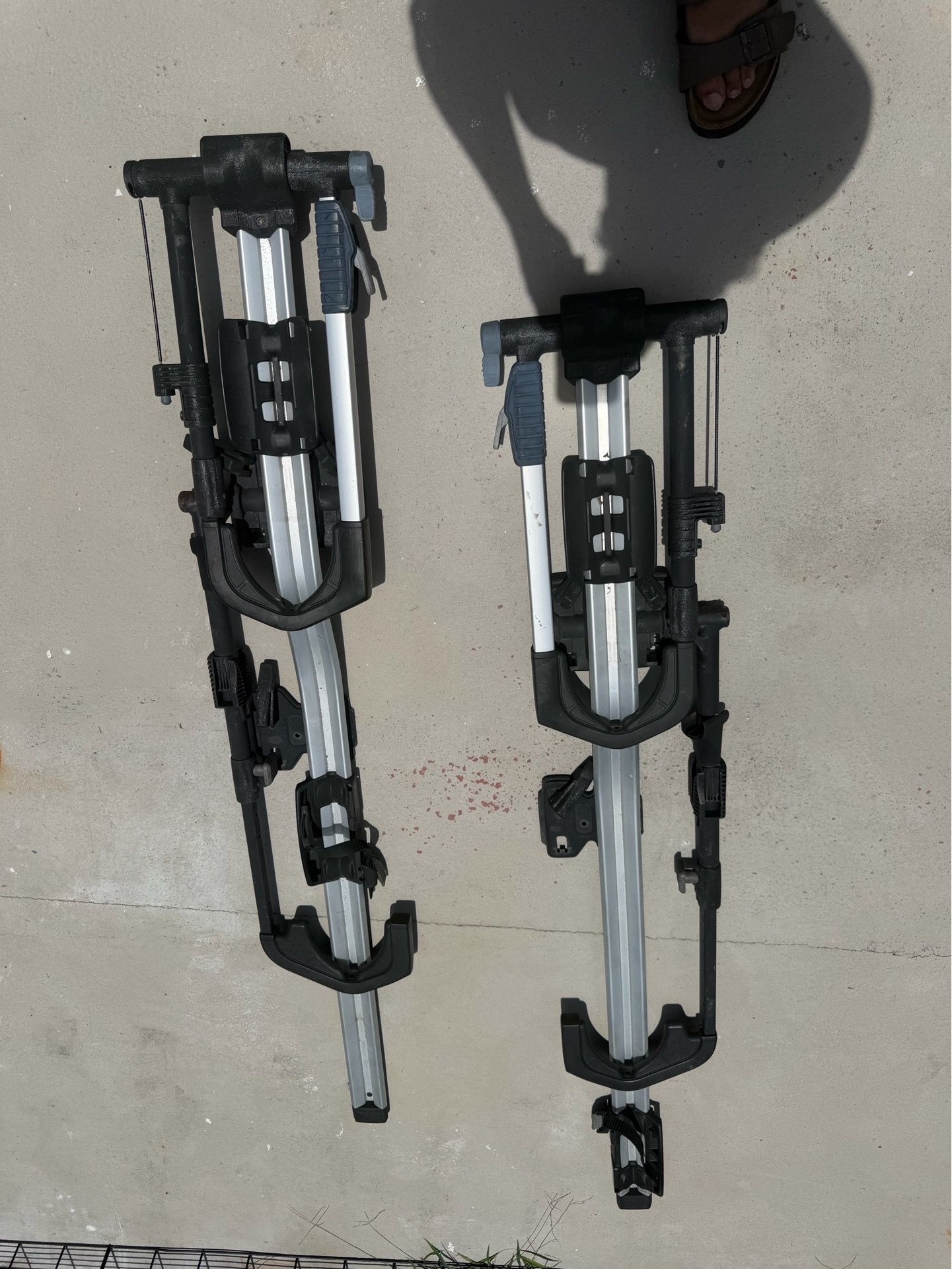2x Thule UpRide Roof Mount Bike Rack