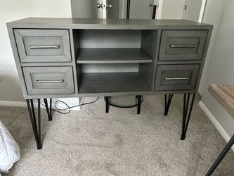 Dresser with 4 drawers and shelves