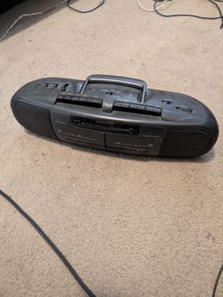1990 FM radio / cassette player